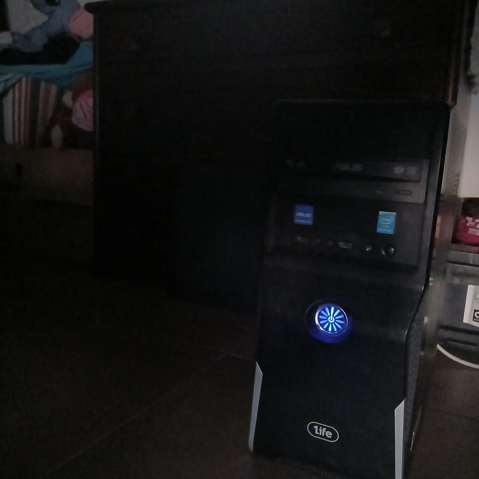 Monitor e colunas mais torre ( ler o anúncio bem )