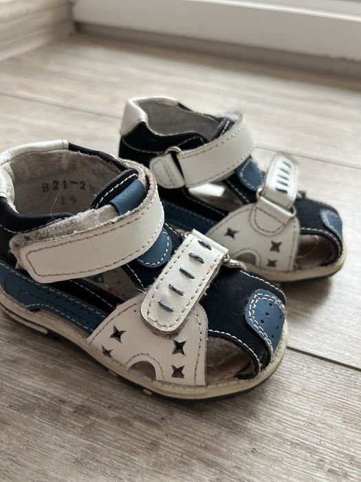 Босоніжки шкіряні 19р