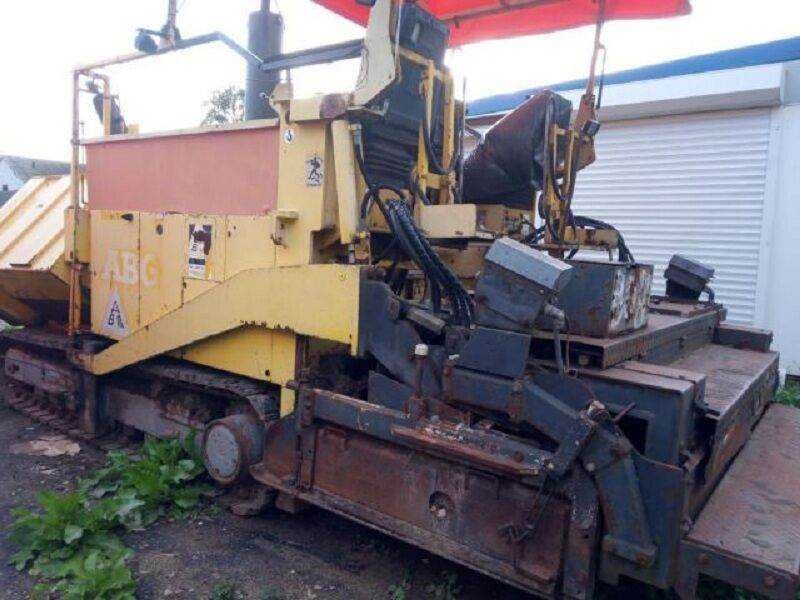 Rozkładarka mas bitumicznych TITAN 411