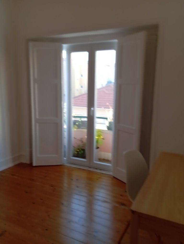 Quarto mobilado Rapariga Areeiro