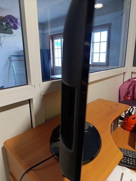 TV Samsung 24 polegadas avariada