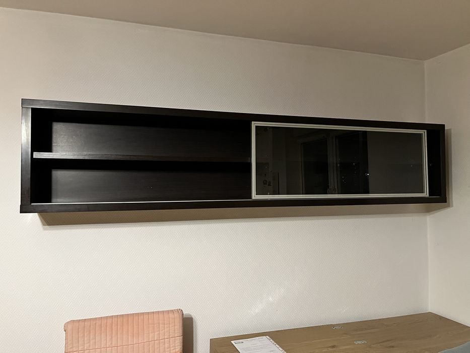 Elegancka szafka wiszaca