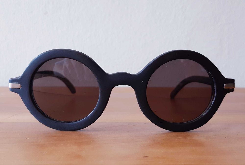 Óculos em Madeira. Marca - Wainting for the Sun. Novos