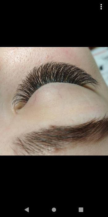 Нарощування вій та корекція брів