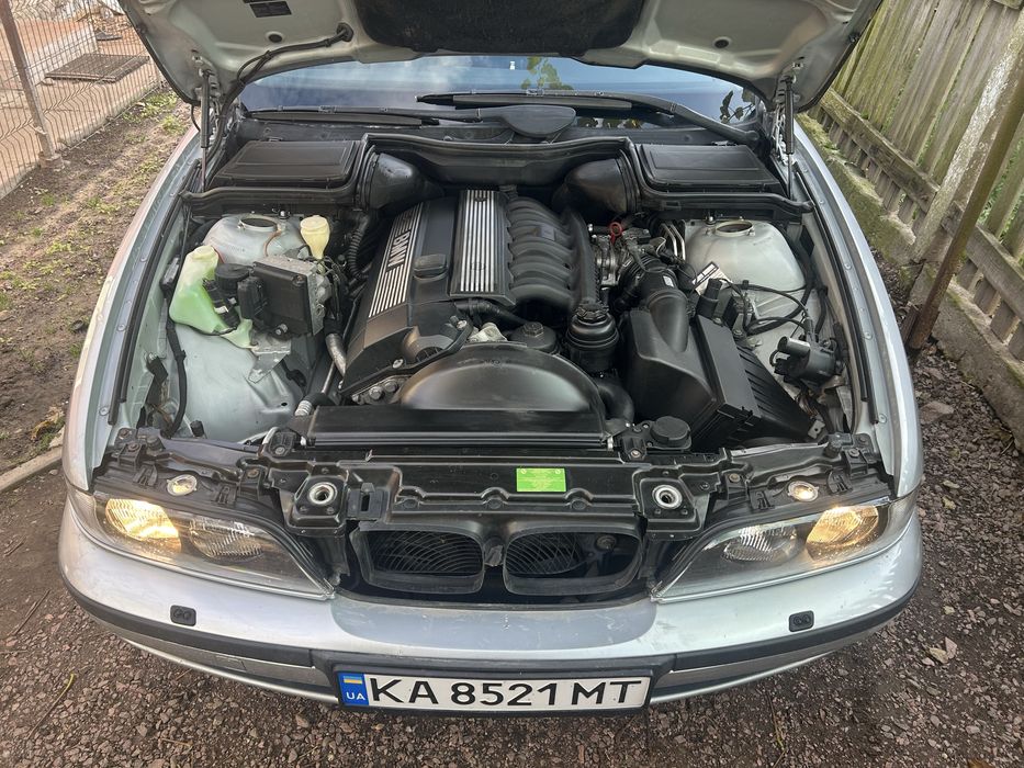 Продам bmw e39 523i