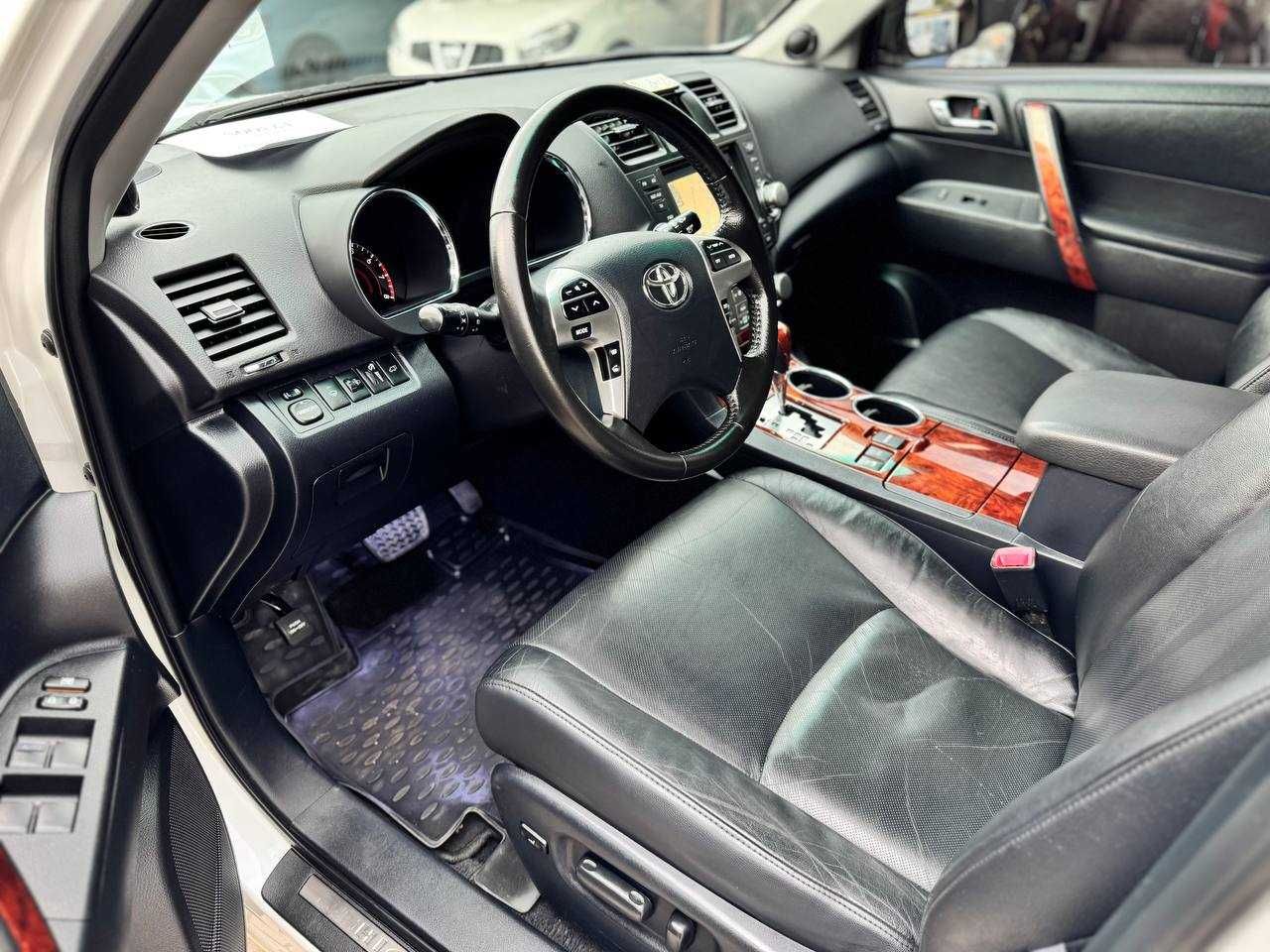 Toyota Highlander Офіційний 2012