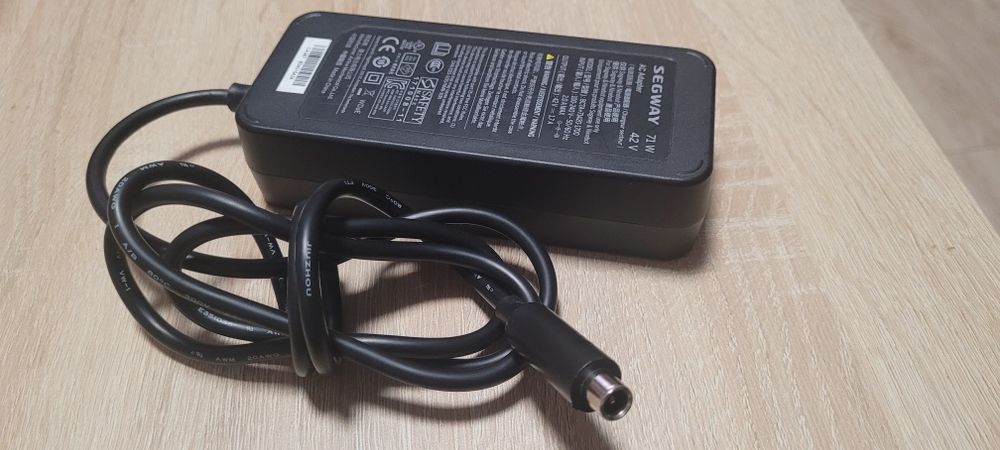 Oryginalny zasilacz do hulajnogi Segway 71W 42V