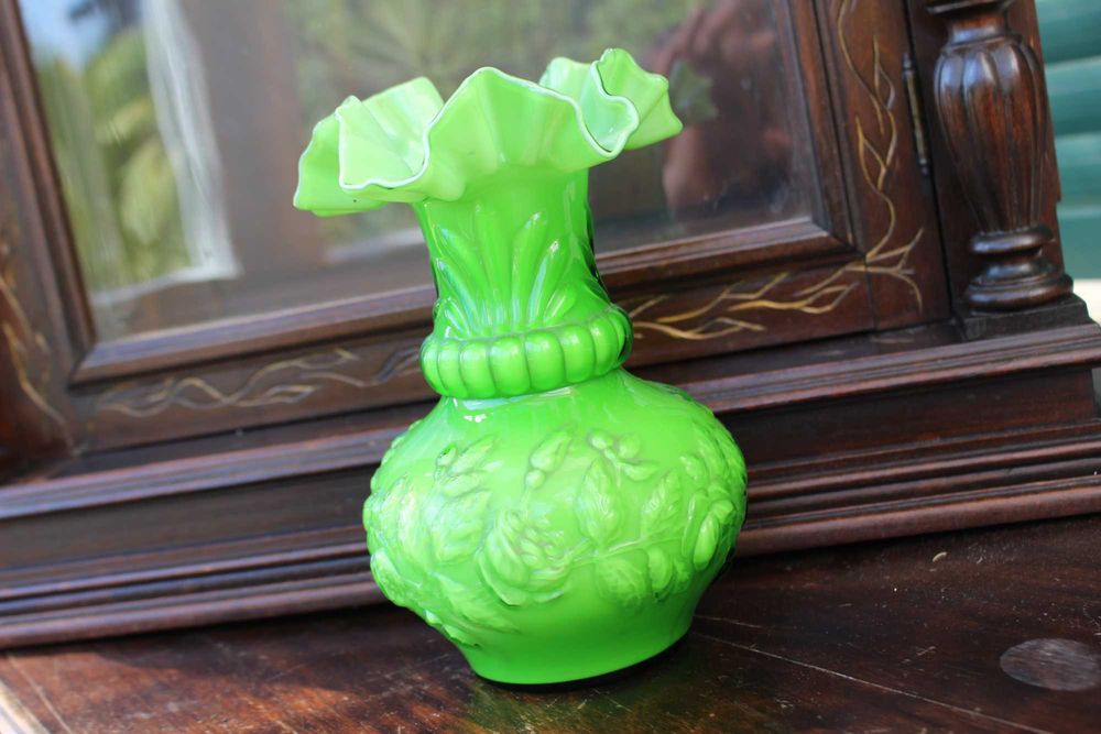 Jarra em vidro opalino