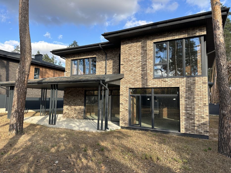 Якісний будинок 206 м2 в закритому котеджному містечку. 10 соток