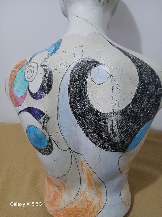 A R T E -Manequim com intervenção ARTISTICA