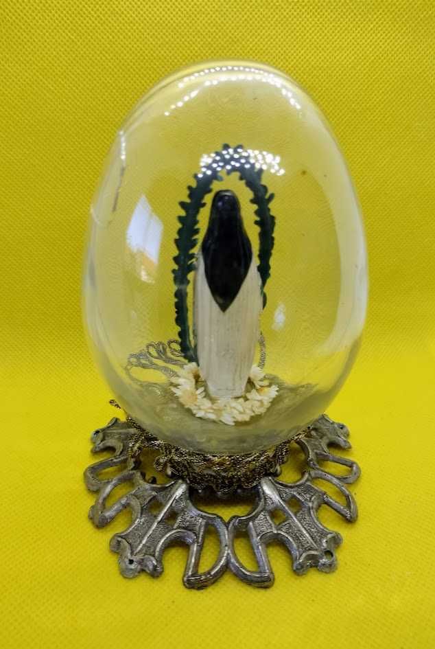Globo de vidro com imagem religiosa de Santa Teresinha