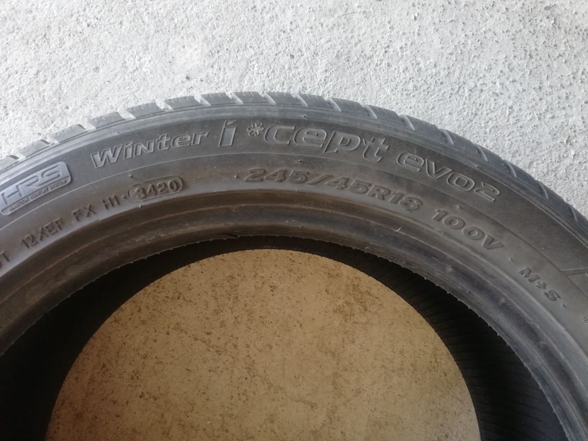 Зимова резина Hankook winter i*cept evo2 245 45 18 2020 рік 6,5мм.