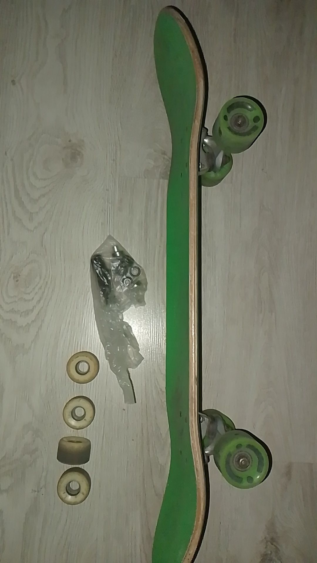 Deskorolka - deck(globe) trucki-(element)