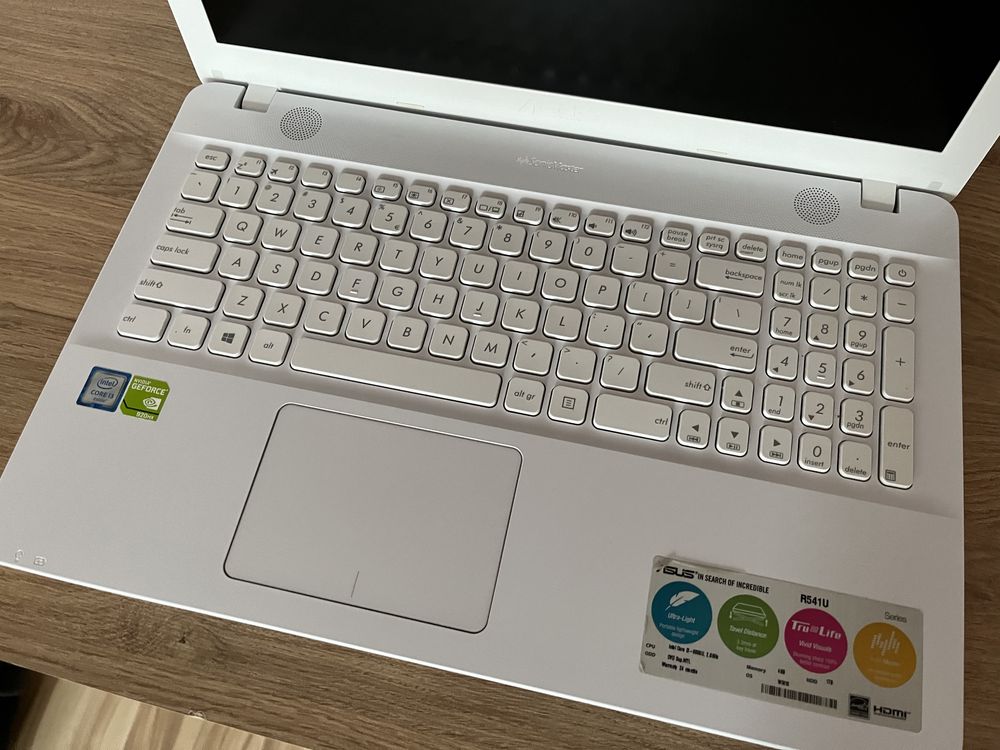 Laptop ASUS R541U biały