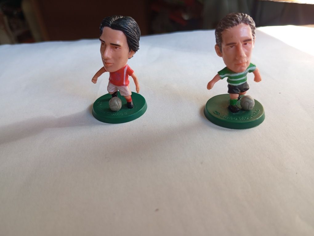 Figuras jogadores de futebol João Gomes e João Coutinho