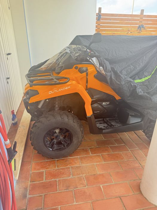 Moto 4 Can Am 570 como nova