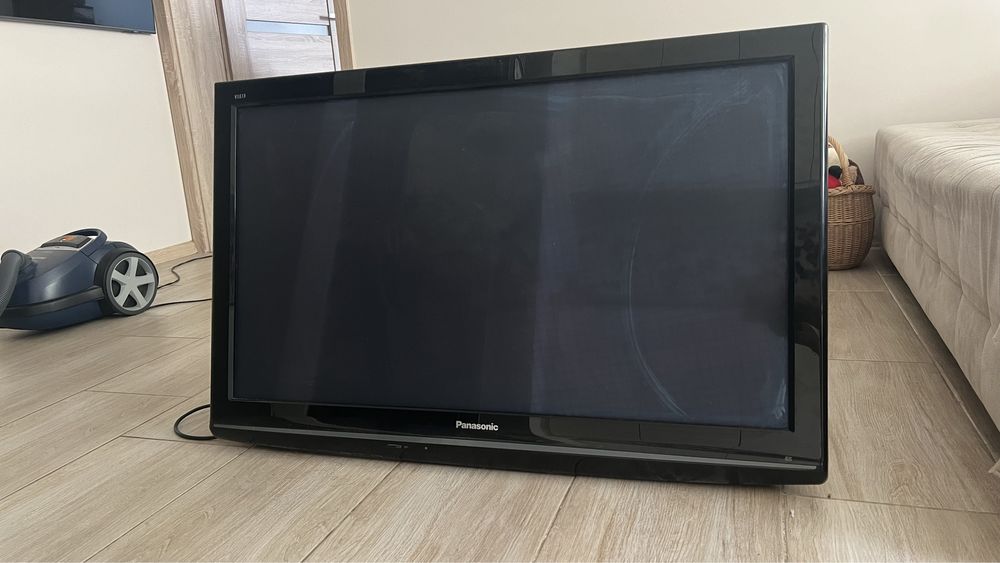 telewizor Panasonic TX-P42X10E - 42 cale - sprawny
