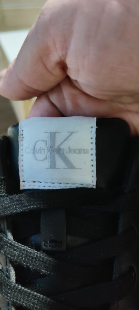 Sneakersy CK z brokatowymi elementami  39