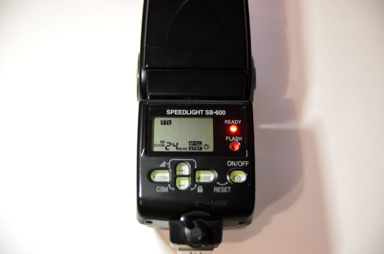 Спалах Nikon Speedlight SB-600 + чохол