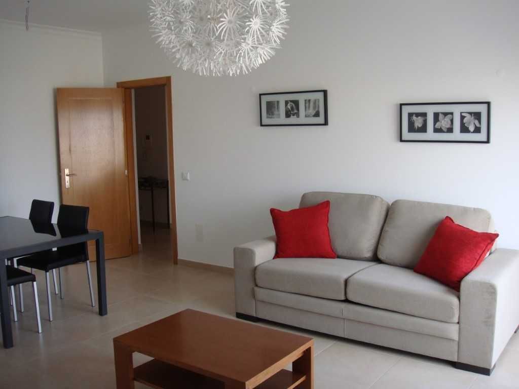 T1 - 4 /5 pessoas Altura churrasqueira, terraço,100 metros da praia .