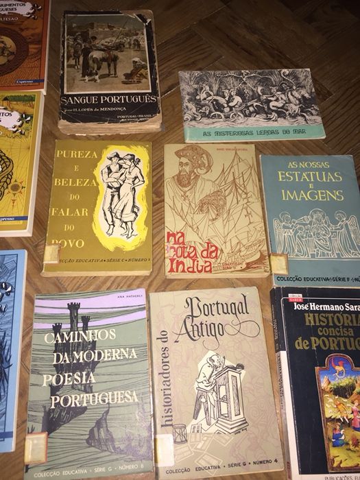 Livros antigos pequenos de Portugal