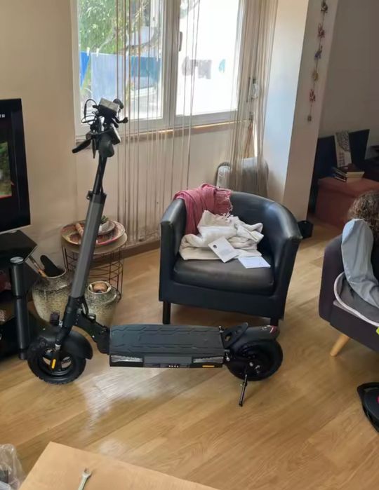 Trotinete elétrica nova com caixa e garantia + acessórios extras