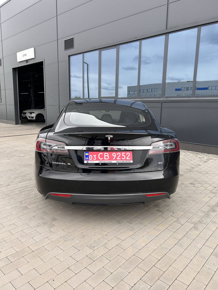 Продам Tesla Model S 85