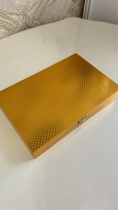 Дуже гарний столовий набір на подарунок у кейсі 12шт