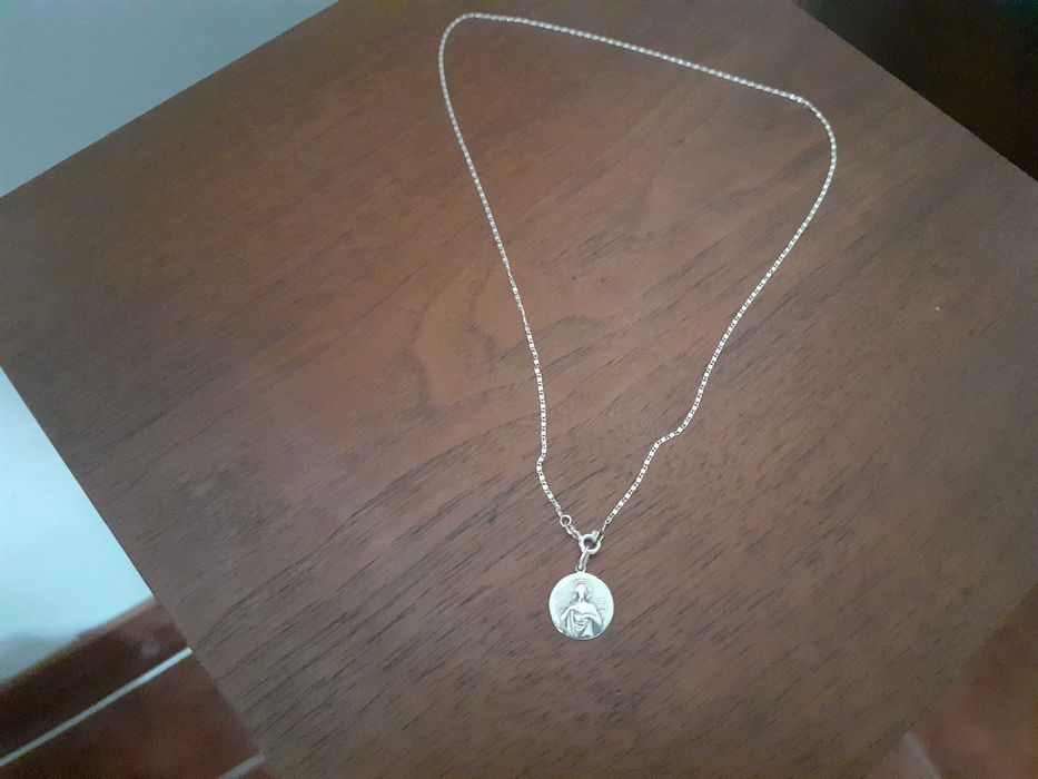 Fio de Prata com Medalha