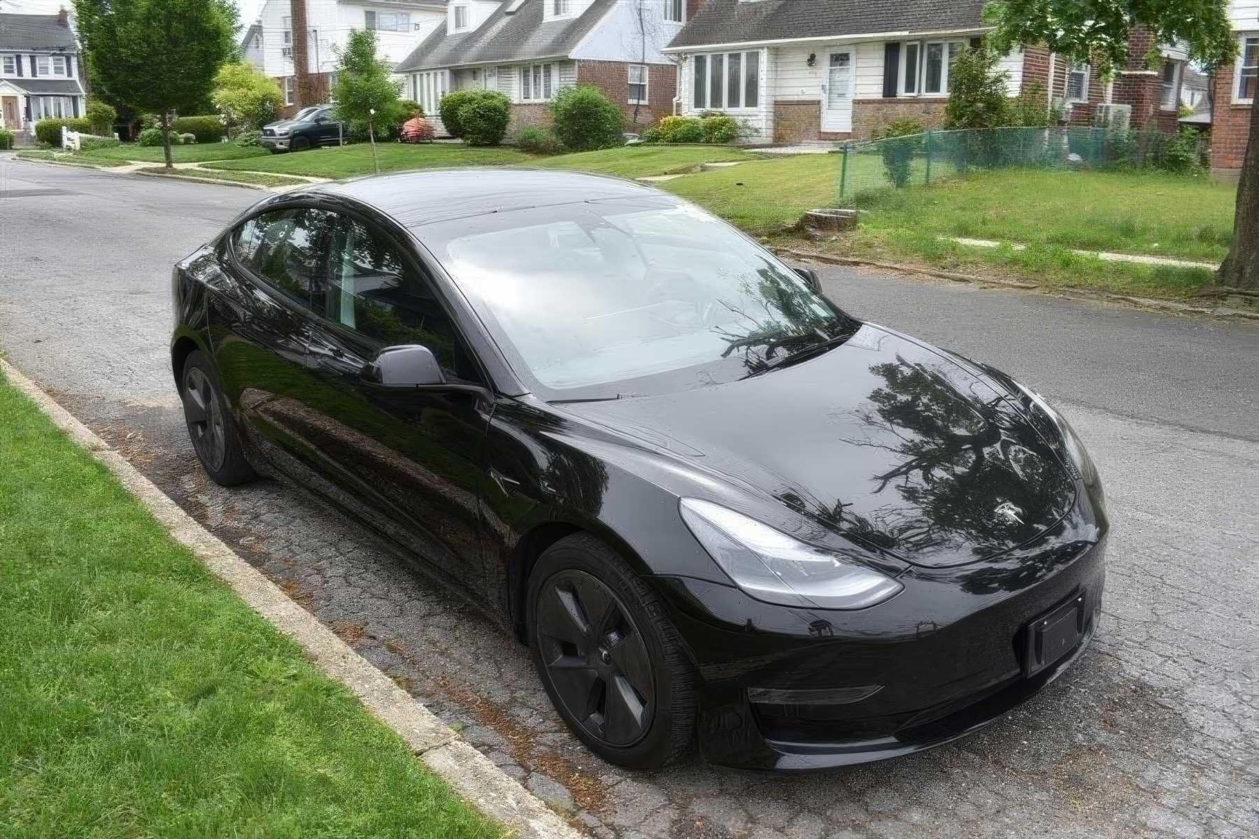 Tesla Model 3  2023