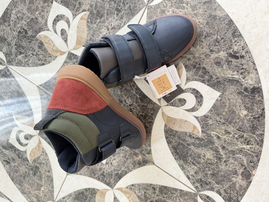 Дитячі водонепроникні утеплені кросівки Geox