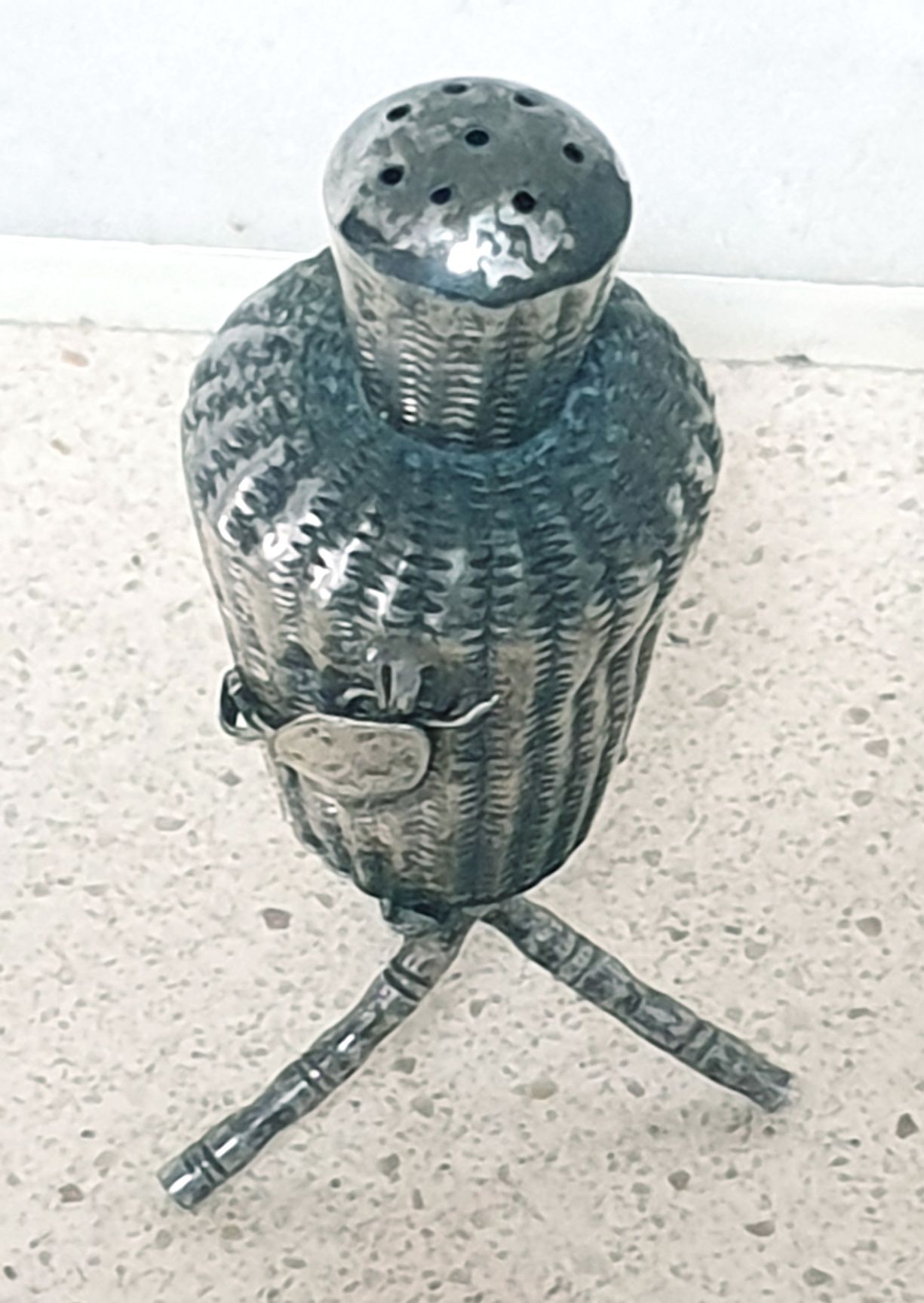 Invulgar antigo saleiro com banho em prata