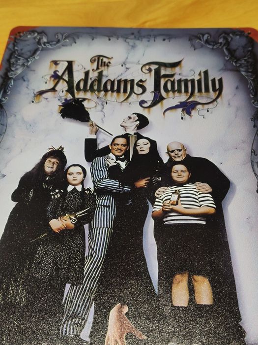 Zawieszka metalowa do powieszenia Rodzina Adamsów Family Adams 20x30 c