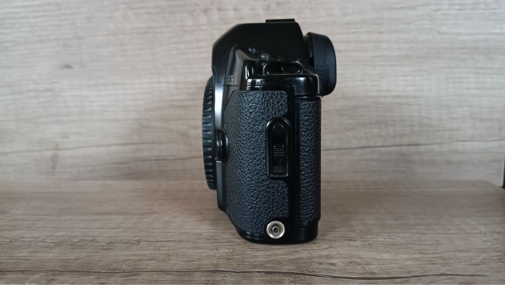 Canon EOS-1 ser 185699 Професійна плівкова камера