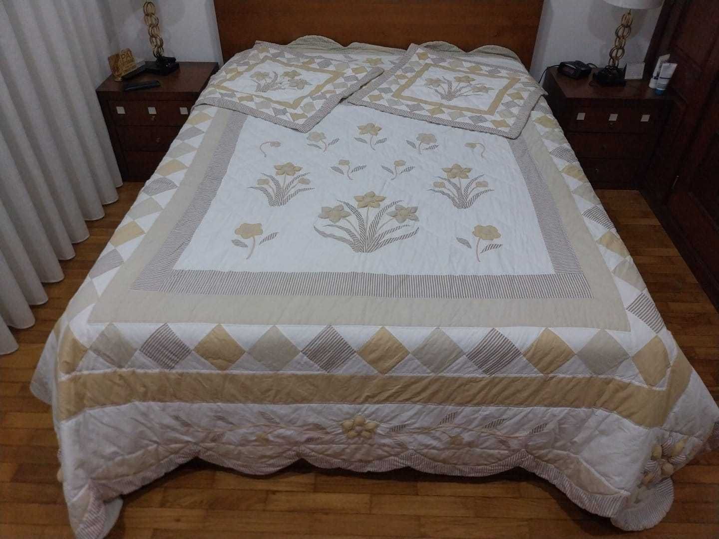 Colcha de cama com forma para almofadas