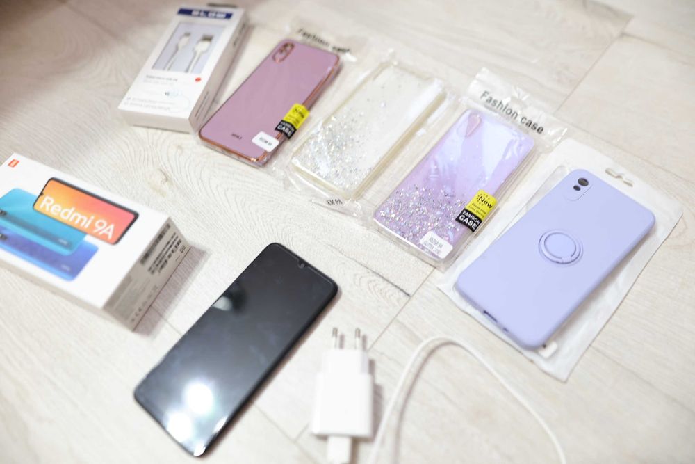 Telefon Xiaomi Redmi 9A granat 64 GB + 4 etui, szkło i inne