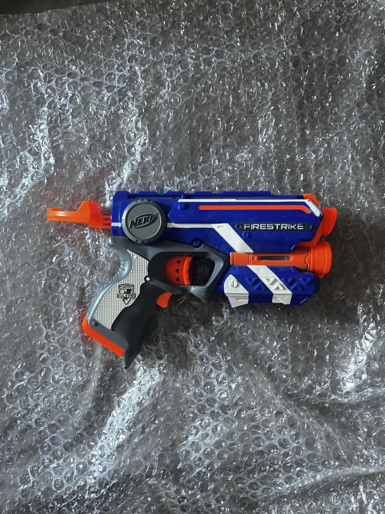 Pistolet nerf z laserem