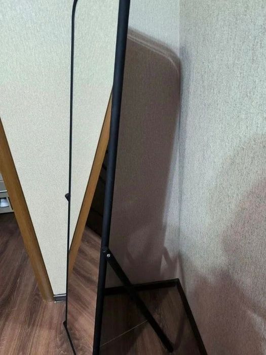 Підлогове дзеркало
