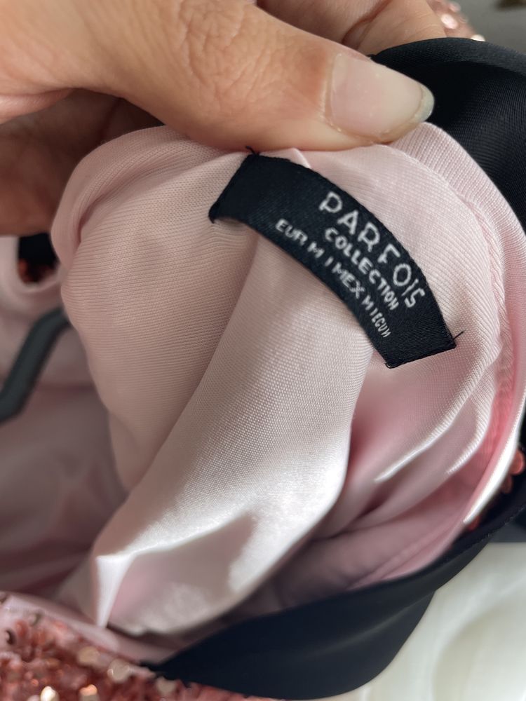 Vestido rosa com lantejoulas