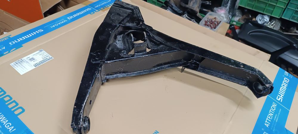 Fiat 126p bis oryginalny nowy wahacz tylny prawy