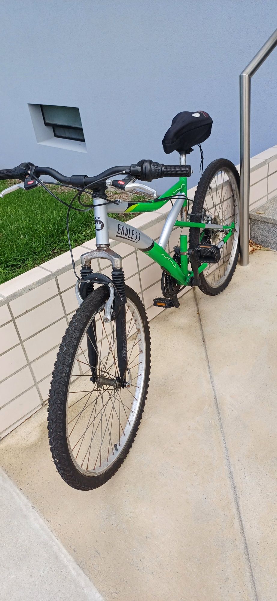 BTT bicicleta bom estado