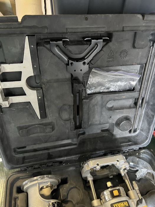 Фрезер DeWALT D26204