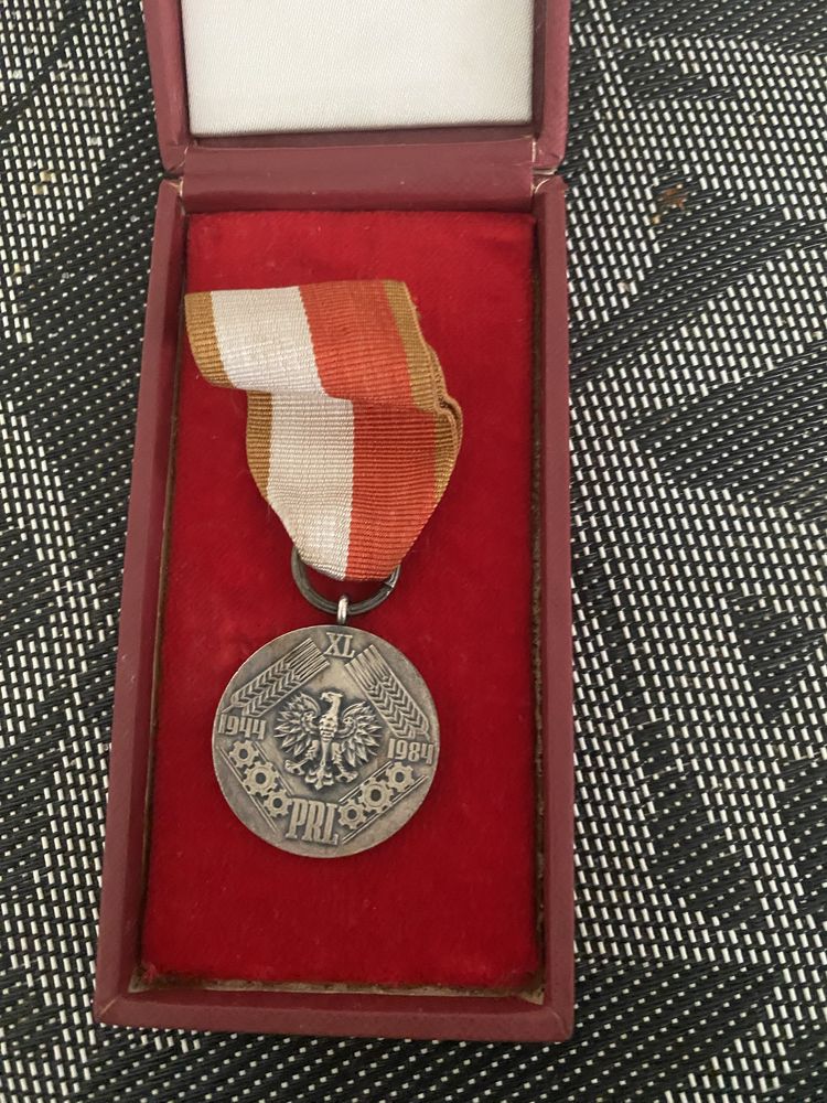 Medal zloty oraz sredny odznaczenie PRL