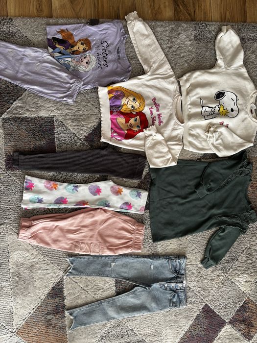 Paka! Zestaw ubrań ZARA rozmiar 110 – bluzy, spodnie, piżamka, jeansy