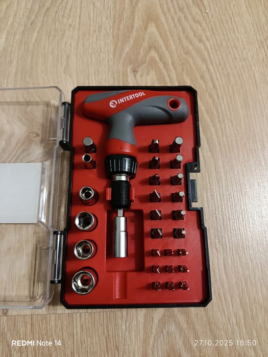 Викрутка Т-подібна з храповым механізмом та комплектом насадок VT-3330