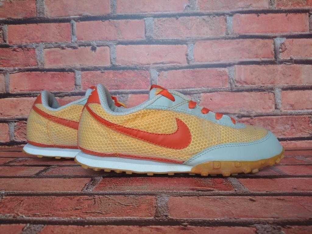 В идеале яркие кроссовки 38-39р Nike Оригинал