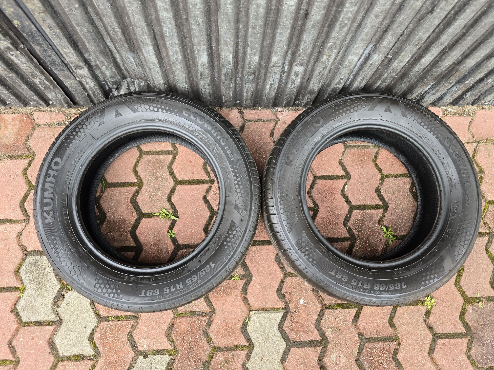Para opon letnich 185/65R15 88T Kumho Ecowing ES31