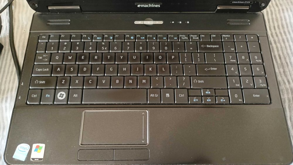 Laptop Acer Emachines E725 używany sprawny