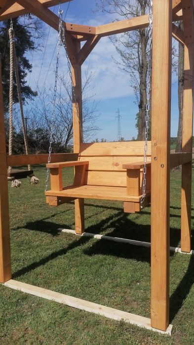 Huśtawki, bujaki, meble ogrodowe, architektura ogrodowa