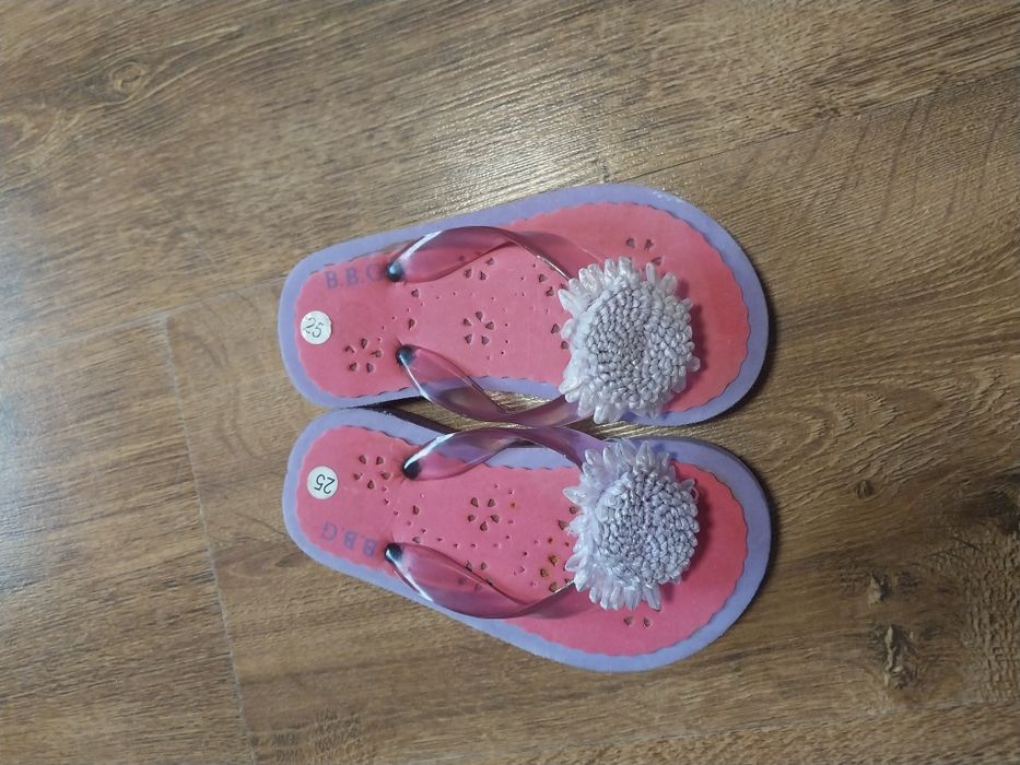 Шльопанці,вьетнамки,тапочки,тапки